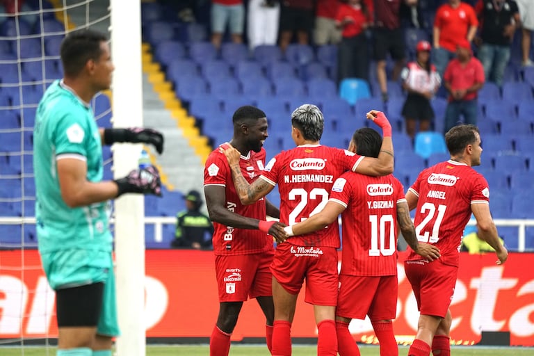 El América de Cali derrotó con autoridad 3-0 a Alianza Fútbol Club el jueves 3 de septiembre de 2026, en el partido correspondiente a la novena fecha de la Liga BetPlay II-2026. El encuentro marcó el regreso del cuadro escarlata al Estadio Olímpico Pascual Guerrero.