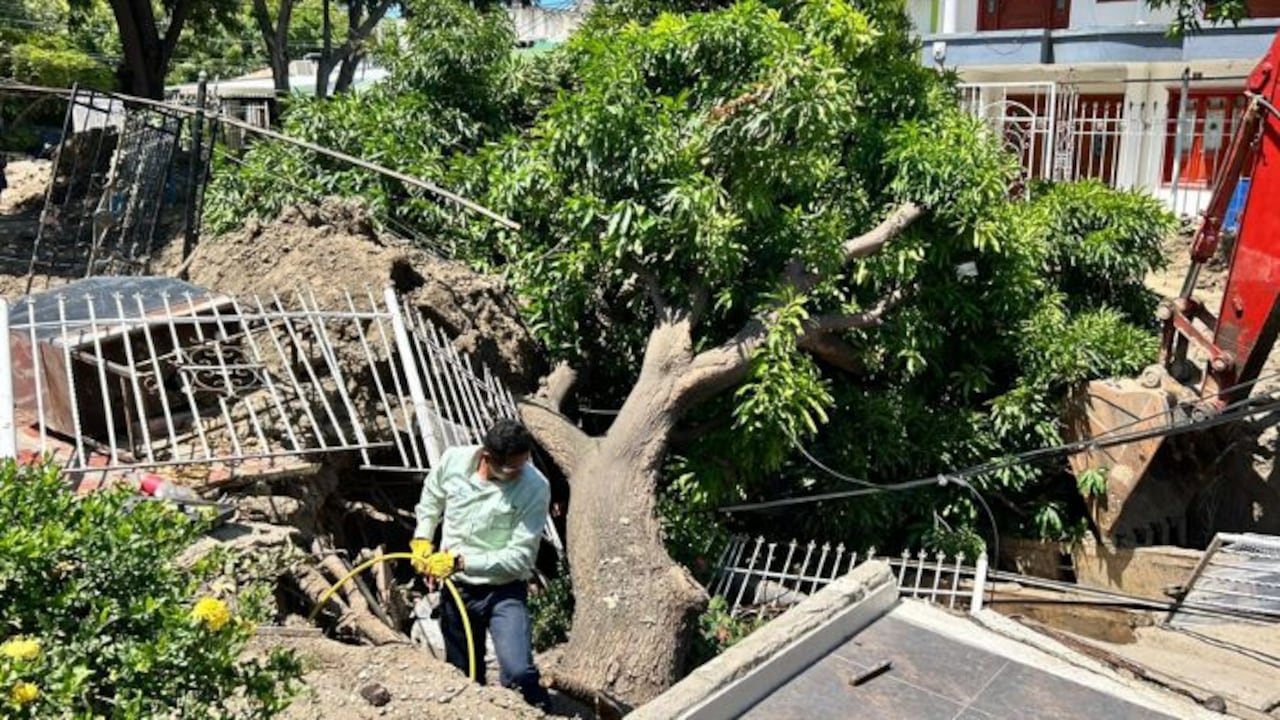 Así quedó en un primer momento la vía luego del colapso.