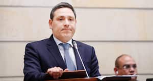 Mauricio Lizcano, ministro Nicolás asegura que estuvo reunido con él, Mario Fernández y Agmeth Escaf. “Ahí se habló directamente de burocracia y que ellos eran la representación de Verónica Alcocer”.