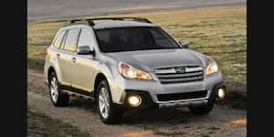 Subarú Outback: El vehículo cuenta con un sistema de conductor automático, el cual en vías de bajada, controlará la velocidad del carro, sin que usted se tenga que preocupar.