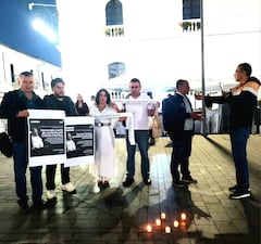 Comunicadores y ciudadanos se congregaron en el parque Caldas de Popayán para rechazar el asesinato del periodista Cristian Herrera y exigir garantías para el ejercicio de la prensa en Colombia.