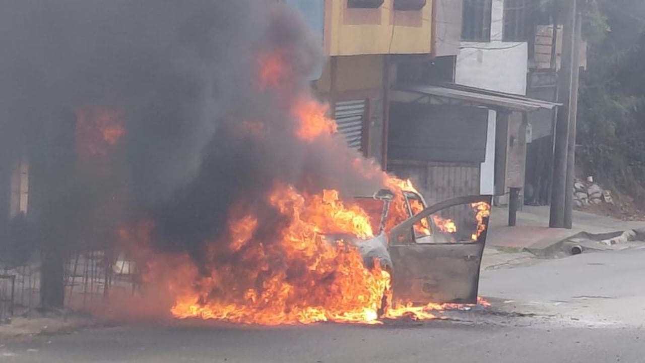 Incendio vehicular en Cali