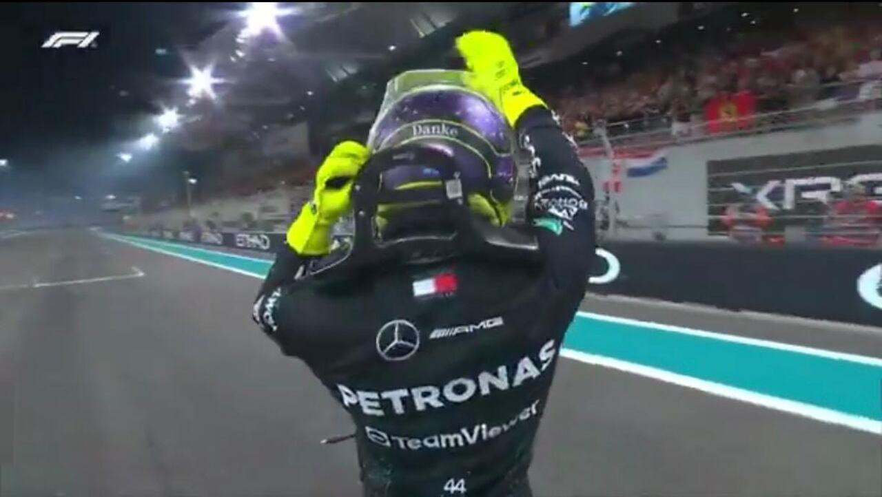 Lewis Hamilton fue despedido en medio de aplausos.