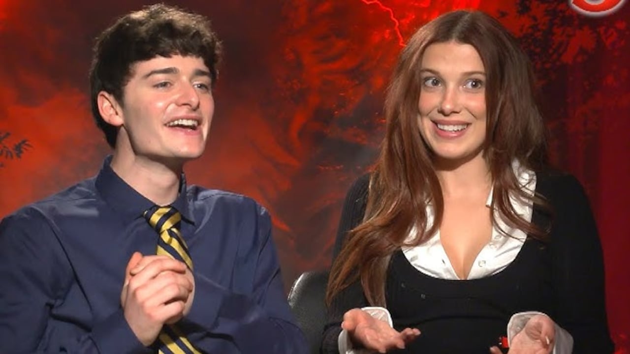Millie Bobby Brown (derecha) y Noah Schnapp (izquierda), actores de Stranger Things.