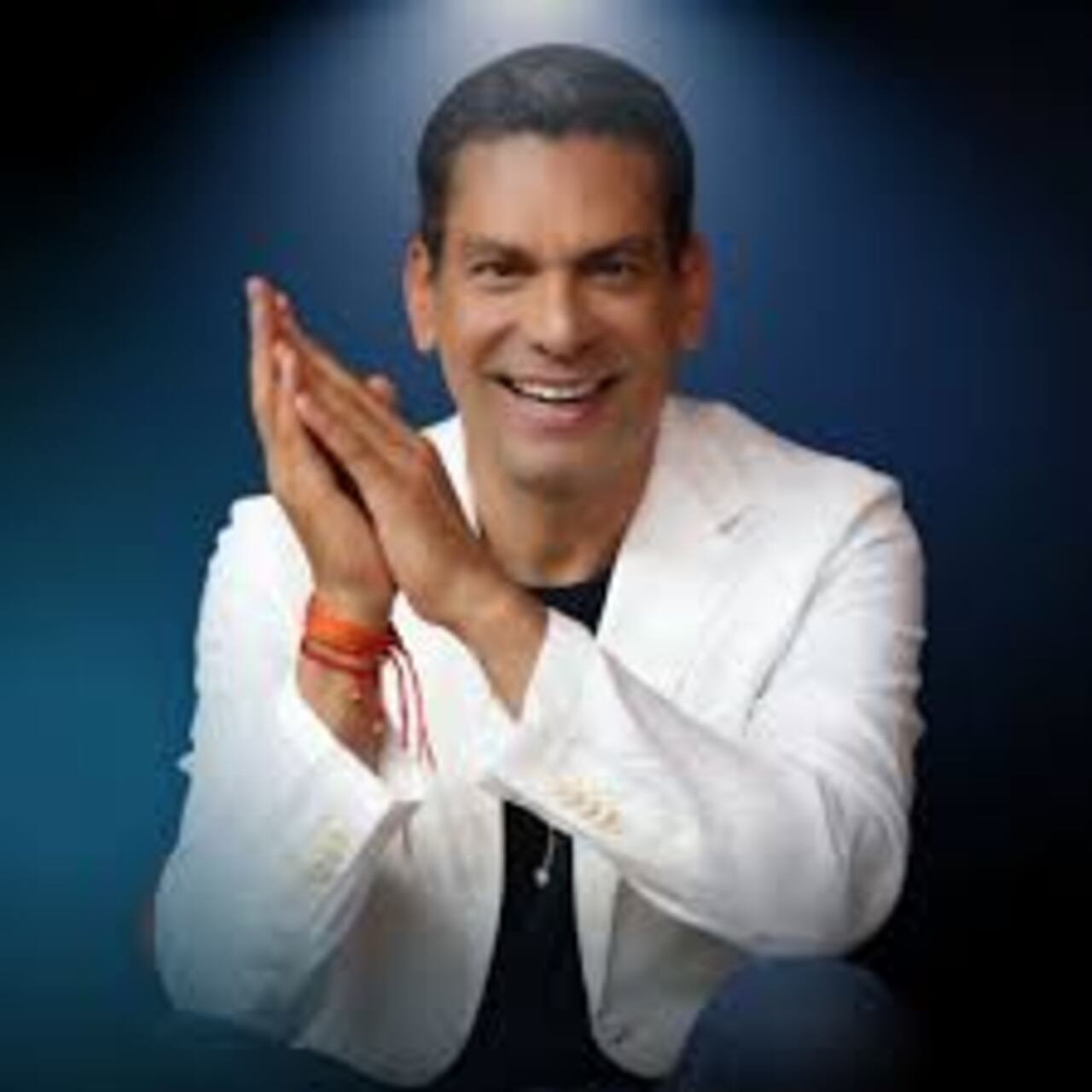 Ismael Cala es jurado en Miss Universo.