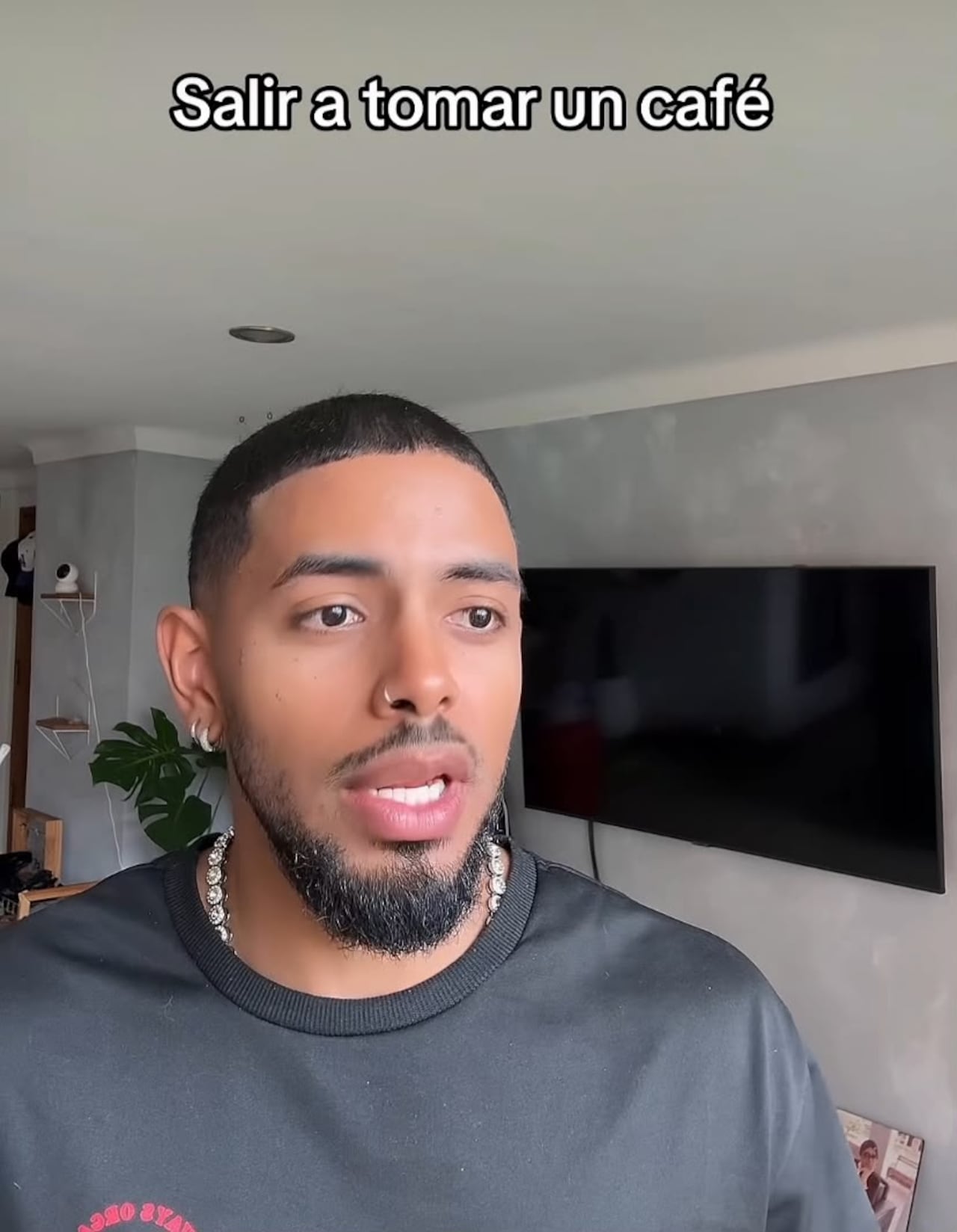 Influencer caleño habla del por qué no el café en una primera cita.