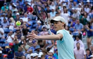 Jannik Sinner avanza de ronda en el US Open