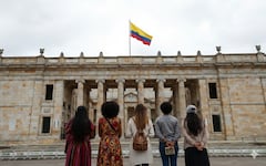 Pese a que las mujeres son mayoría en Colombia, según el Dane, en 2021 había 26,1 millones, equivalentes al 51,2 % de la población, y su representación en altos cargos políticos sigue siendo reducida. En la historia reciente, solo dos de ellas han ocupado la Vicepresidencia y ninguna ha llegado al primer cargo del país.