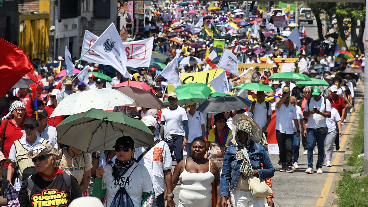 Cali: En completa calma, pero no tan concurridas como en anteriores ocasiones, se llevó a cabo la marcha durante el primer día del Paro Nacional convocado para los días 28 y 29 de Mayo. Foto José L Guzmán