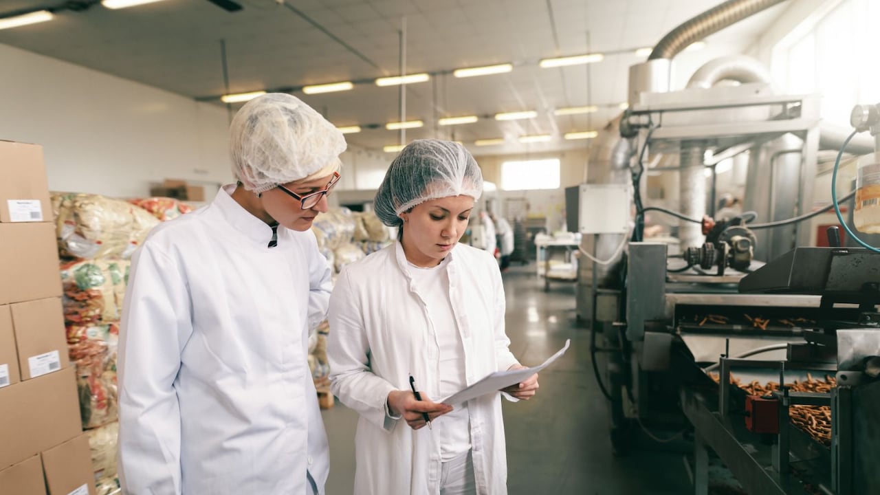 Para acceder a los recursos los empresarios interesados deben acercarse a su intermediario financiero de confianza y preguntar por estas líneas de Bancóldex.