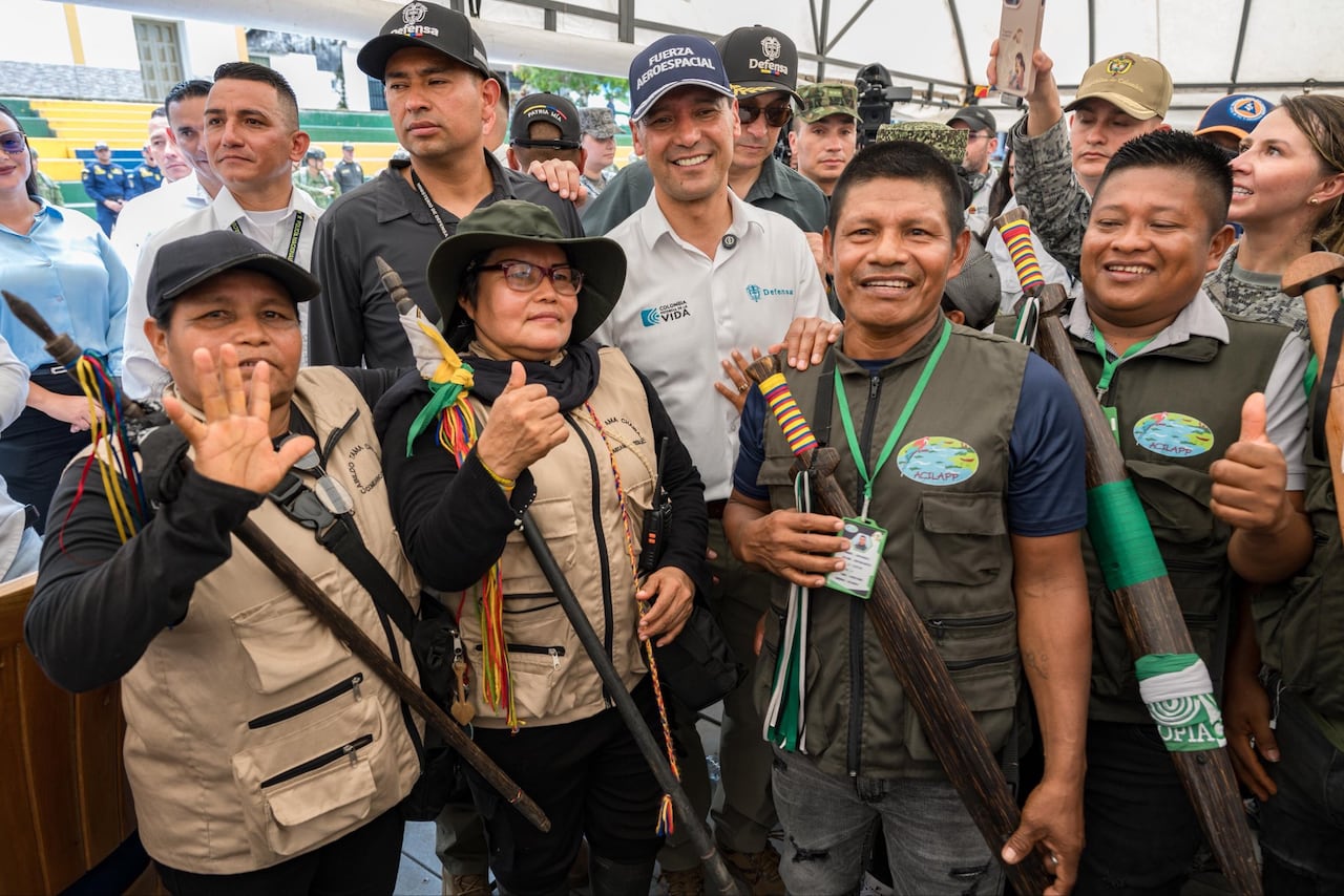 El ministro de Defensa, Pedro Sánchez Suárez, lideró una jornada de reconocimiento en el municipio de Puerto Leguízamo, en agradecimiento a la comunidad por su participación en el rescate de militares tras el accidente de un avión Hércules ocurrido el pasado 23 de marzo.