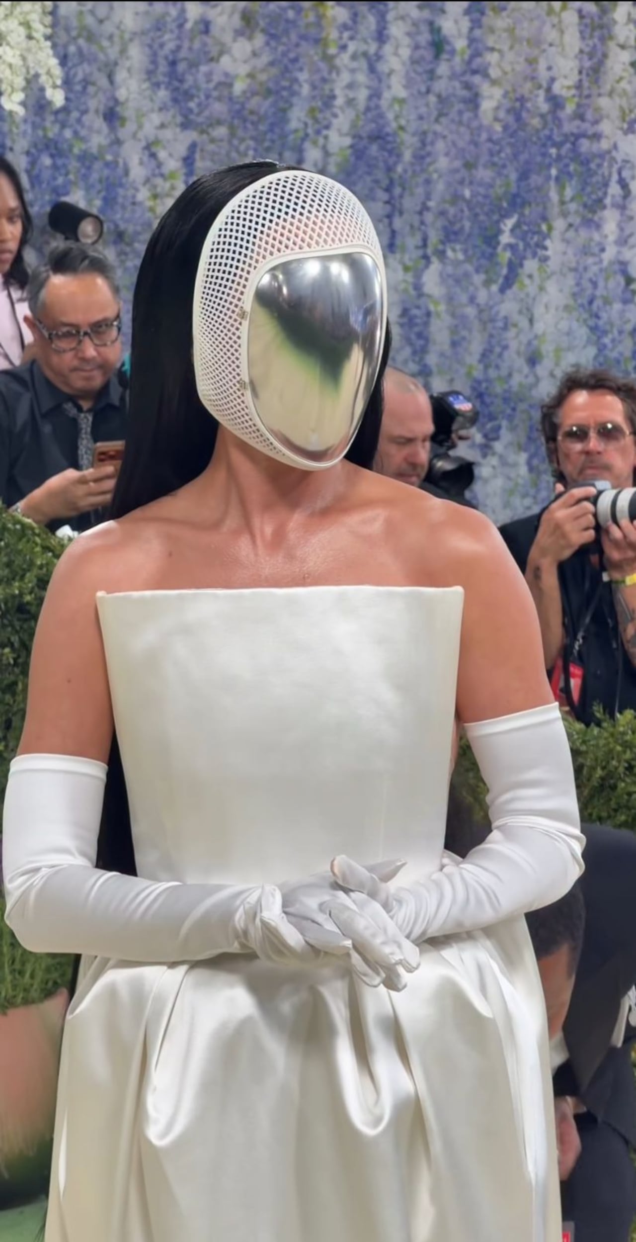 La cantante y compositora estadounidense Katy Perry llega a la Gala Met 2026.