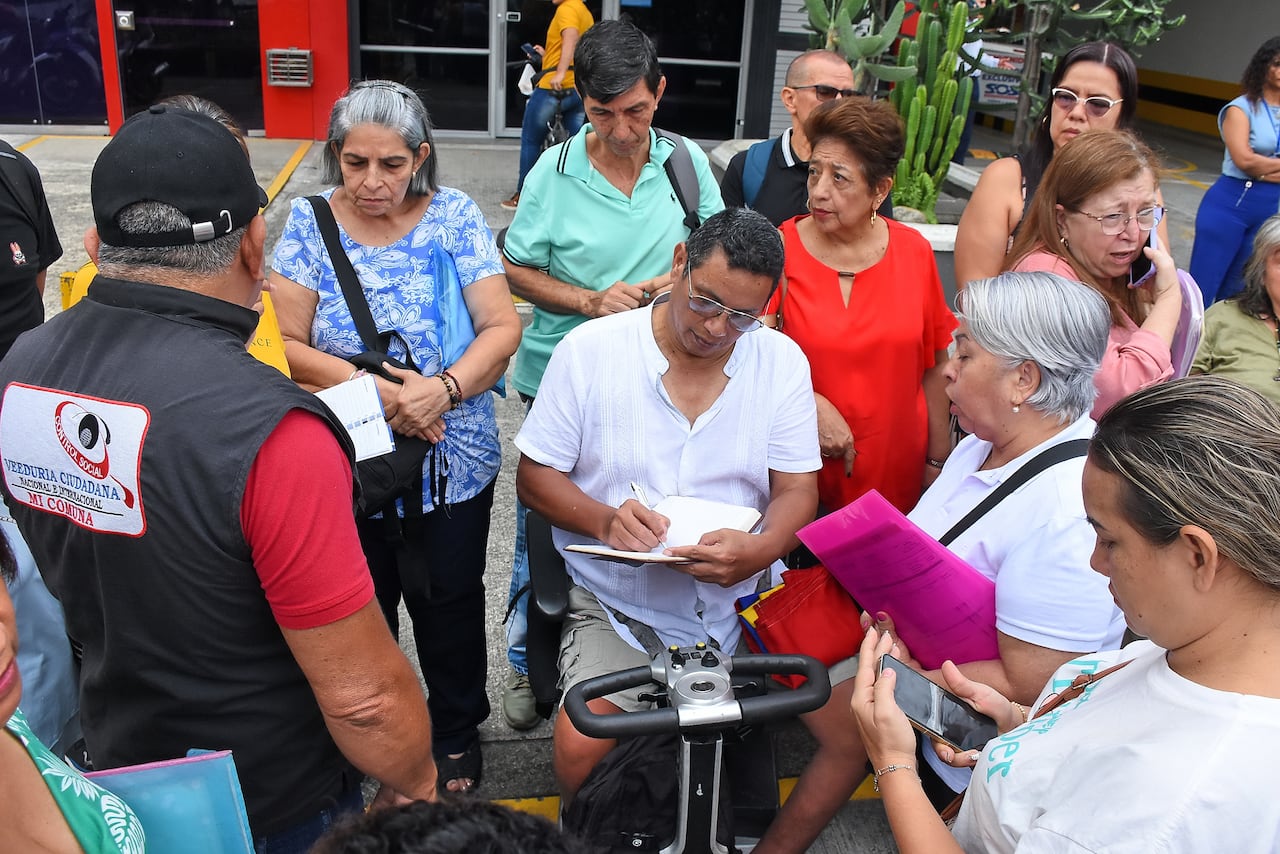 Plantón Usuarios Servicio Occidental de Salud SOS.