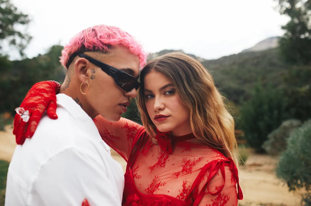 Este es el nuevo tema musical de los dos artistas.