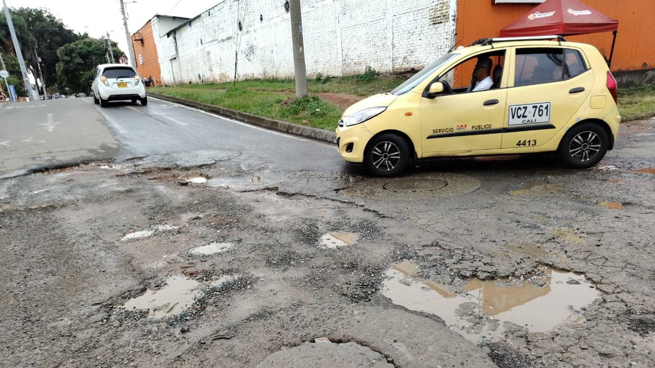 Habitantes aseguran que los huecos en la vía representan un riesgo constante para la seguridad vial.