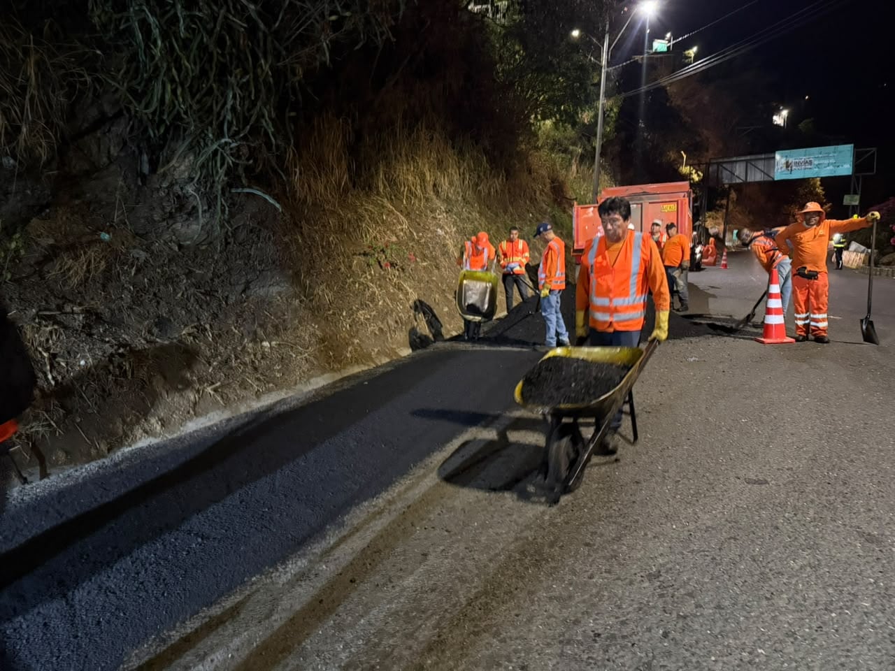 La Secretaría de Infraestructura de Cali comenzó la recuperación de 6,2 kilómetros de la Vía al Mar, un corredor estratégico de la ciudad.