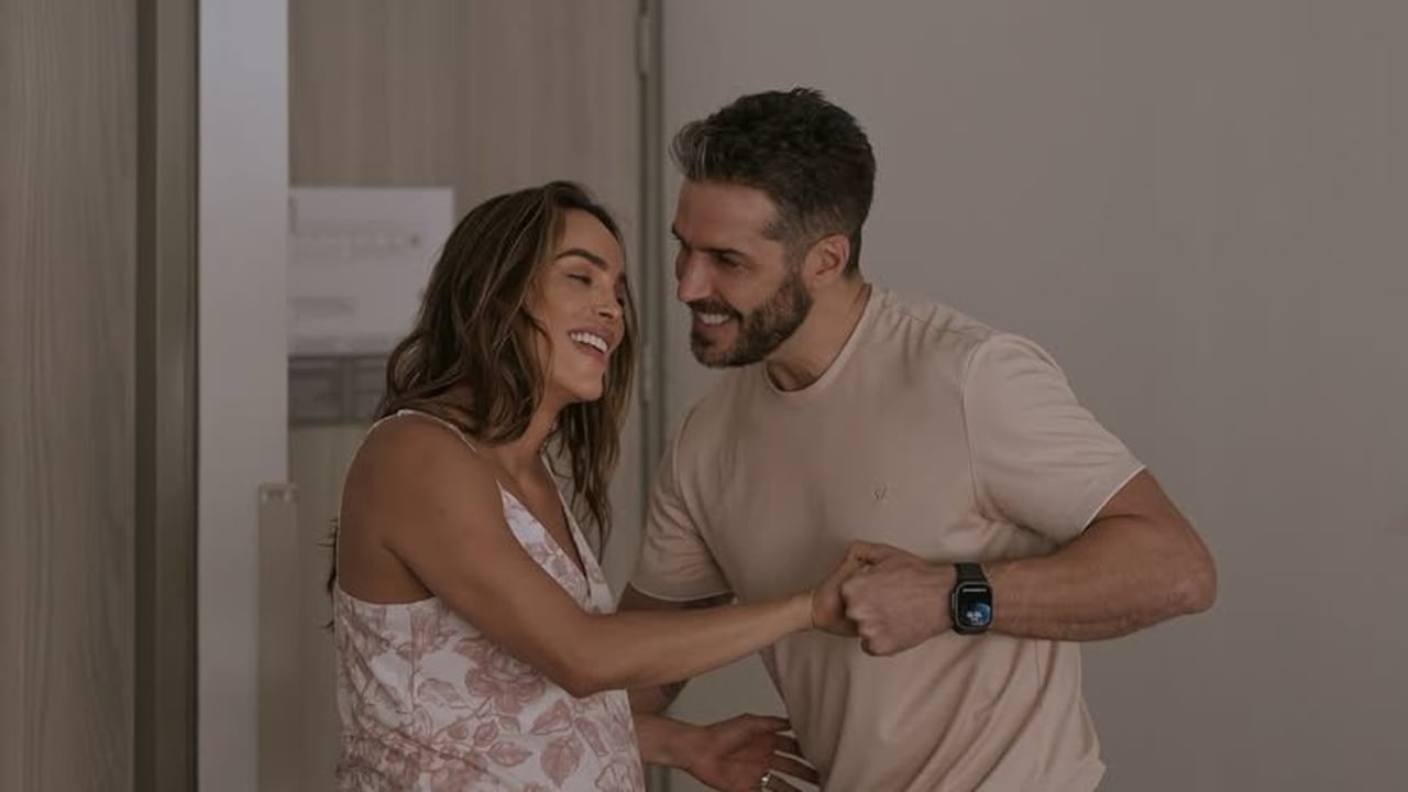 Sara Corrales y su esposo dieron la bienvenida a su bebé.