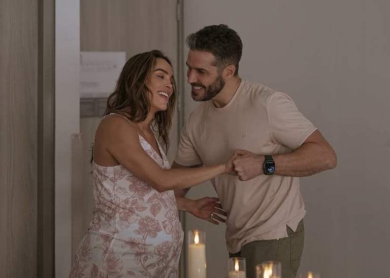 Sara Corrales y su esposo dieron la bienvenida a su bebé.