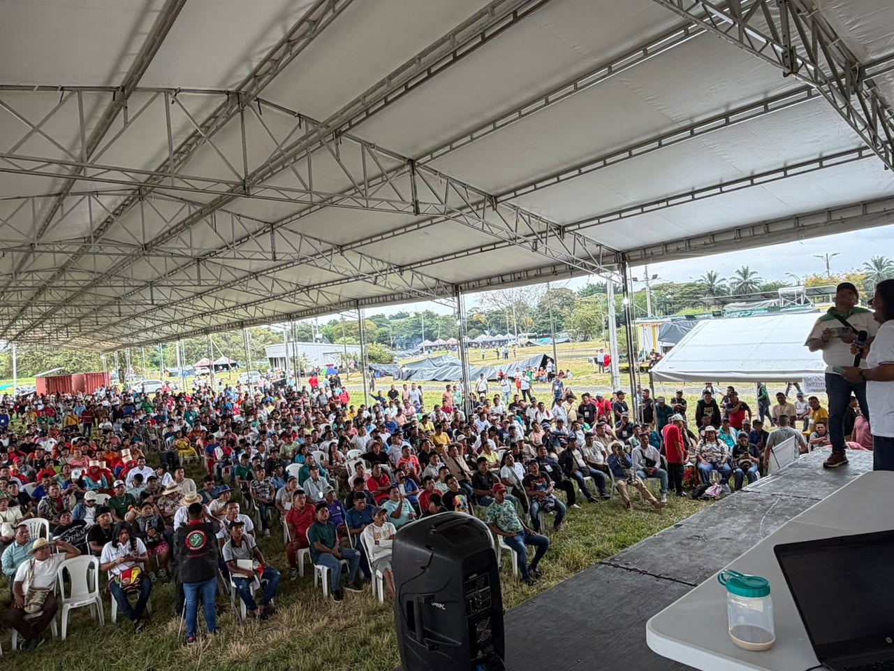Más de 1.400 delegados indígenas participan en el IV Congreso Nacional del Pueblo Emberá en la Universidad del Valle, en Cali.