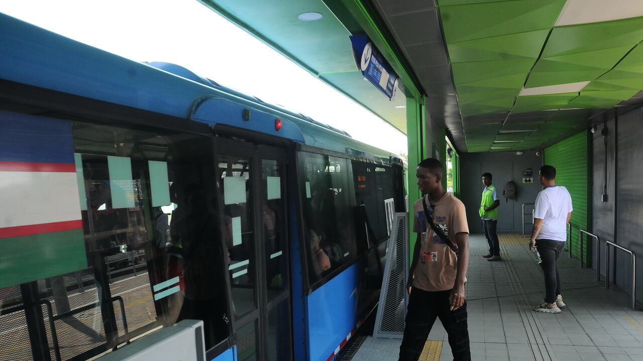 Cali; 22 vagones entran en funcionamiento en 7 nuevas estaciones del Mio sobre tramo II de la troncal del Oriente. foto José L Guzmán. El País, sept 30-23