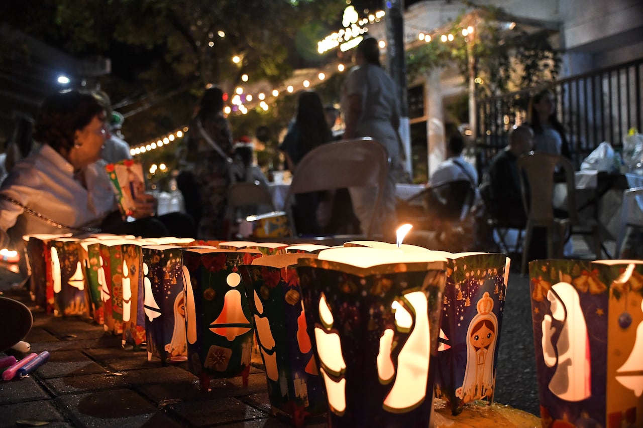 Cali: Familias unidas celebraron la noche de las velitas 7 de diciembre en Cali. foto José L Guzmán. El País
