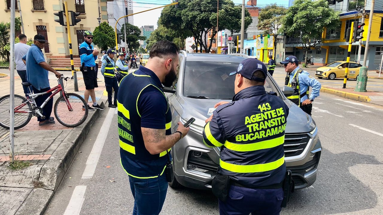 Autoridades de tránsito intensifican los controles en la ciudad.