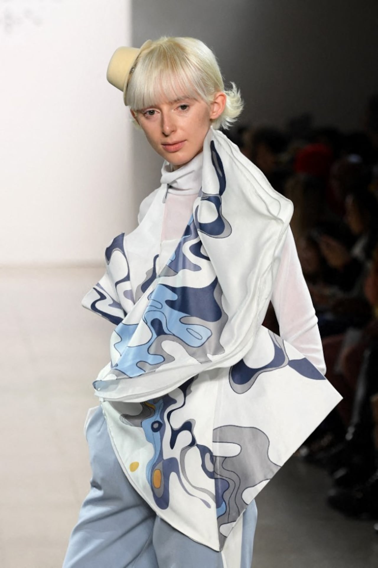 Este tono blanco roto combina con azules y grises de manera ideal.