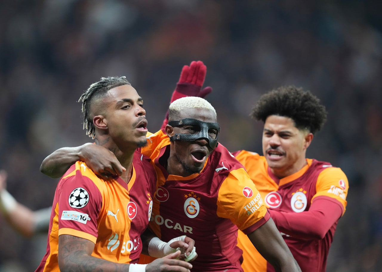 Los jugadores de Galatasaray celebran el único tanto del partido contra el Liverpool.