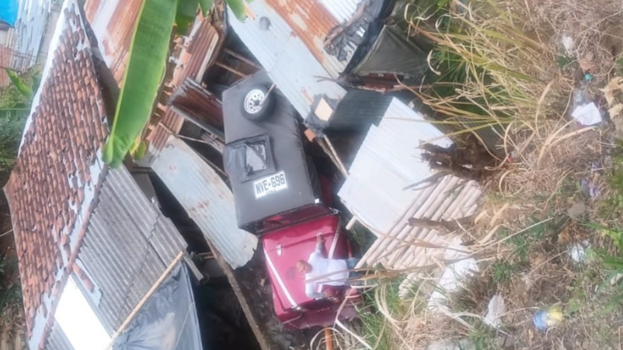 Campero cae a un abismo