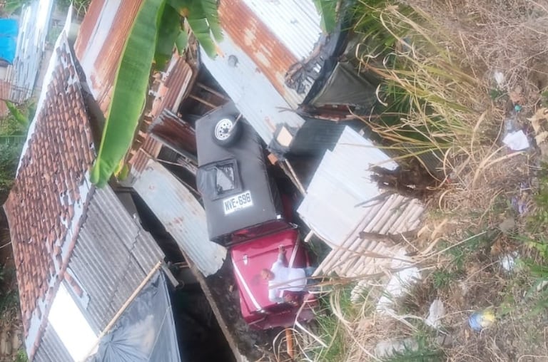 Campero cae a un abismo