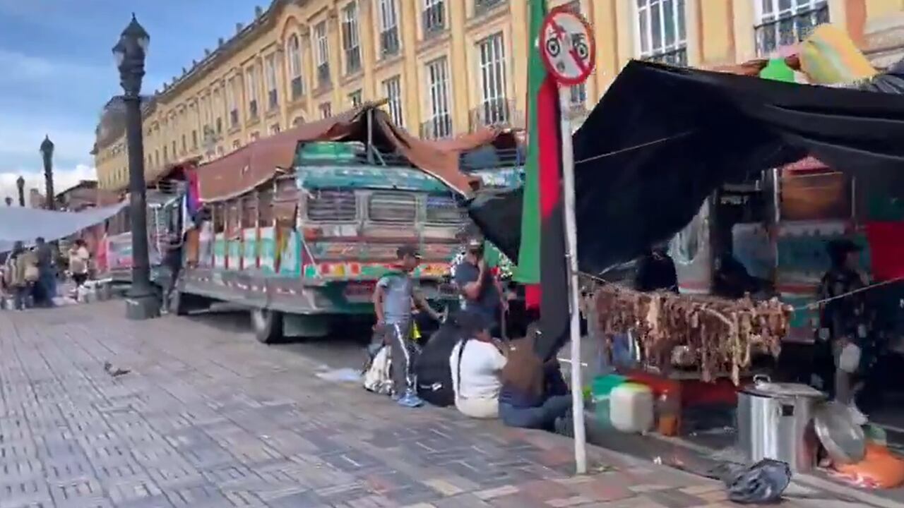 Cerca de 1800 Indígenas llegaron hasta la Plaza de Bolívar, en Bogotá, este 1 de abril.