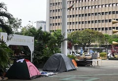 Cali: Protesta de la Minga Indígena Cali en la Plazoleta Jairo Varela. Exigiendo vivienda digna