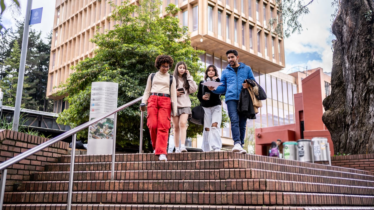 Universitarios - Universidad - Graduados - Estudiantes
