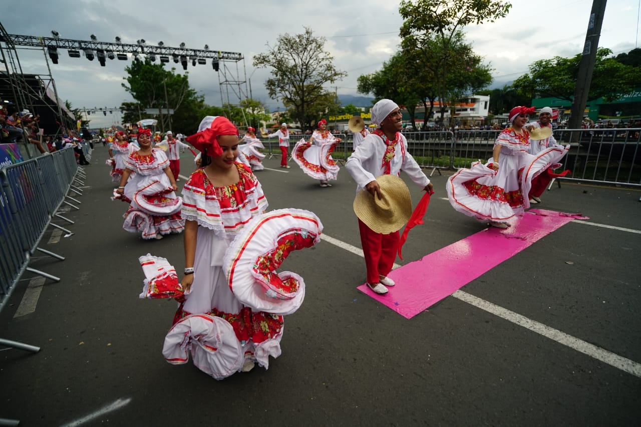Postal del desfile de la Fiesta de Mi Pueblo de la Feria de Cali 2025, en la tarde de este viernes 26 de diciembre.