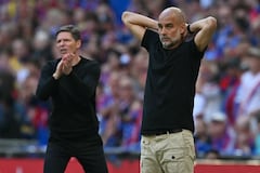El técnico austriaco del Crystal Palace, Oliver Glasner (i), y el técnico español del Manchester City, Pep Guardiola (derecha).