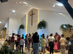 La parroquia, pintada de blanco, simboliza el inicio de una nueva etapa para la comunidad.