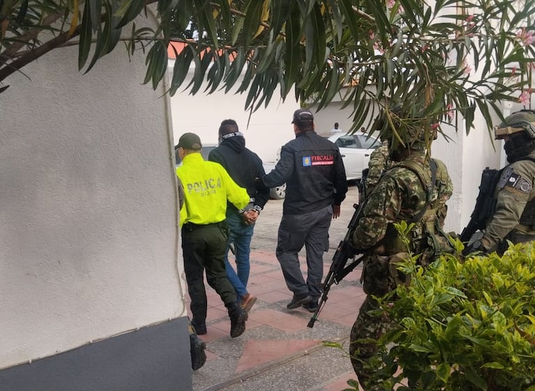 Este sujeto deberá responder ante la justicia colombiana por varios delitos, como homicidio y porte ilegal de armas de fuego.