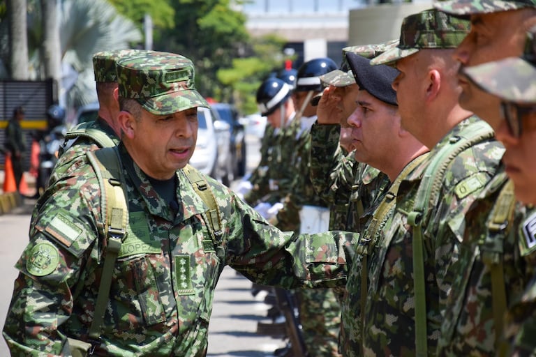 El comandante de las Fuerzas Militares presentó en Cali el plan de seguridad que contempla el despliegue de más de 8.000 uniformados en el Valle del Cauca para la jornada del 8 de marzo.