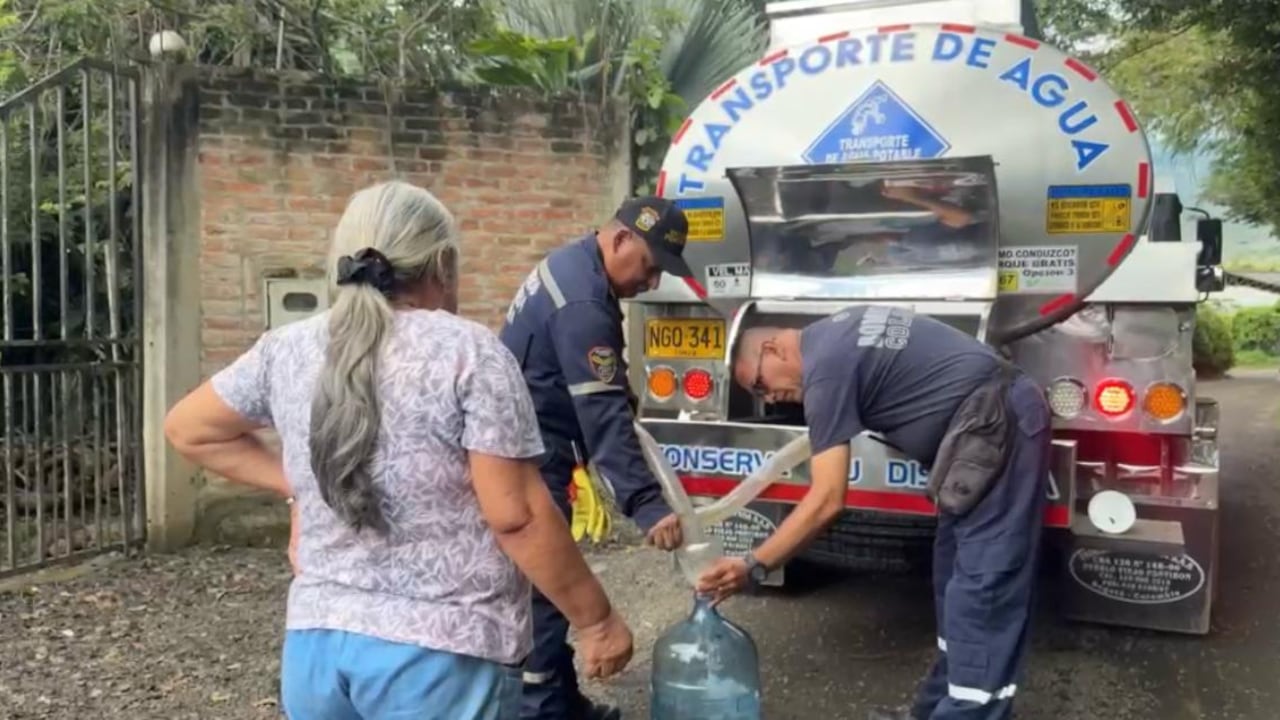 Las autoridades locales recomiendan a la ciudadanía hacer un uso racional del líquido vital recibido a través de los carrotanques.