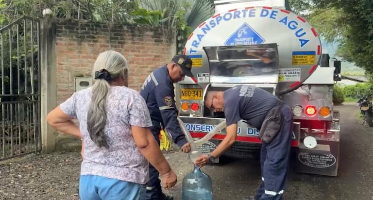 Las autoridades locales recomiendan a la ciudadanía hacer un uso racional del líquido vital recibido a través de los carrotanques.
