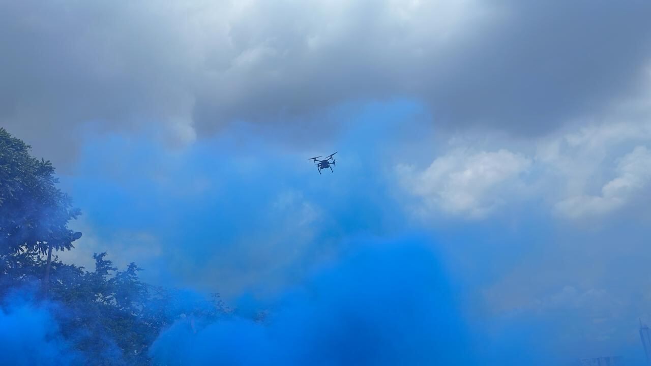 Estos drones son cuadricópteros, con cuatro hélices que les permiten operar en condiciones climáticas adversas.