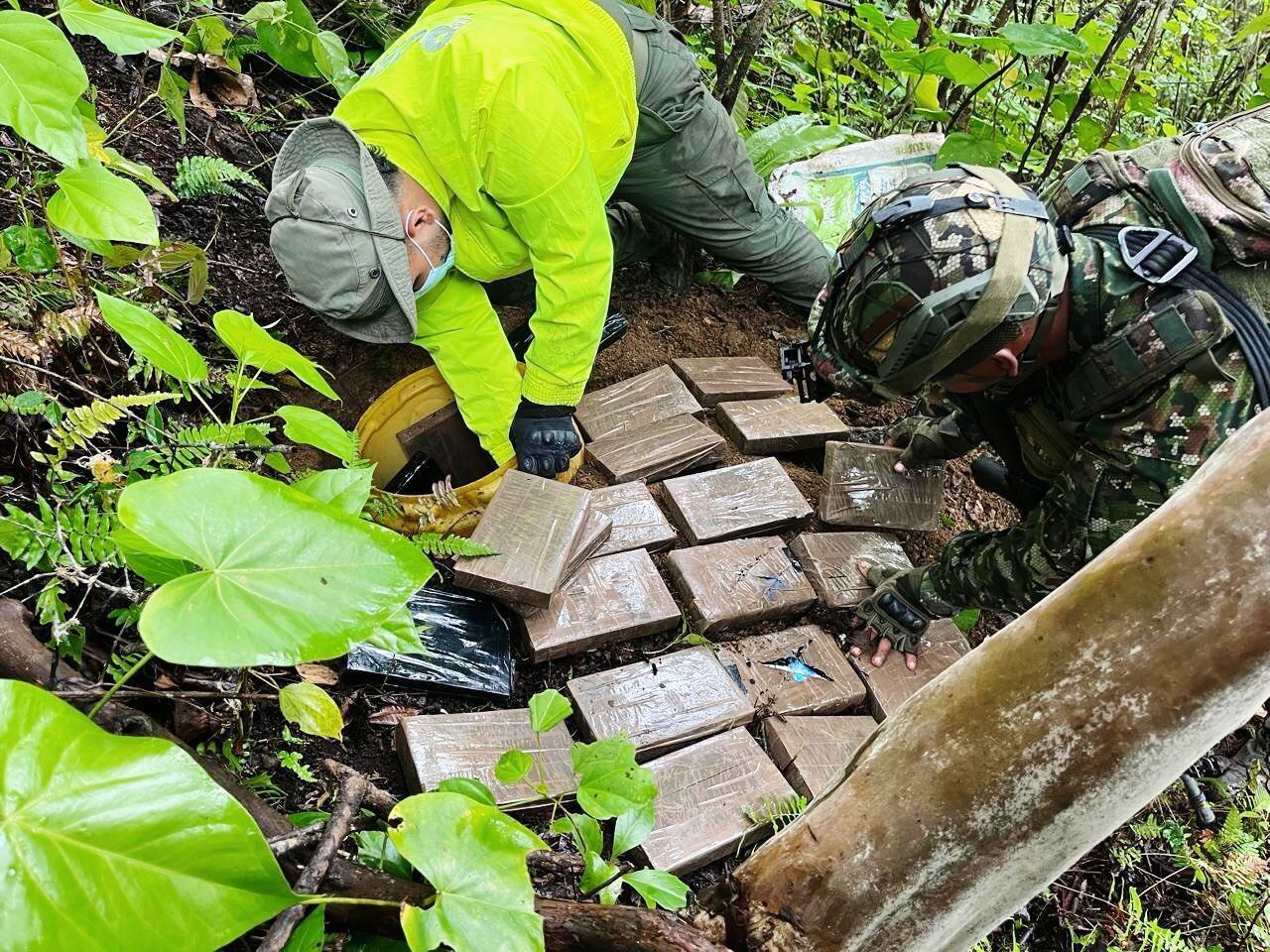 Estos resultados reflejan una estrategia integral del Gobierno y de la Fuerza Pública, que ataca el narcotráfico en todos sus eslabones, debilita las finanzas ilegales y fortalece la seguridad y legalidad en las regiones.