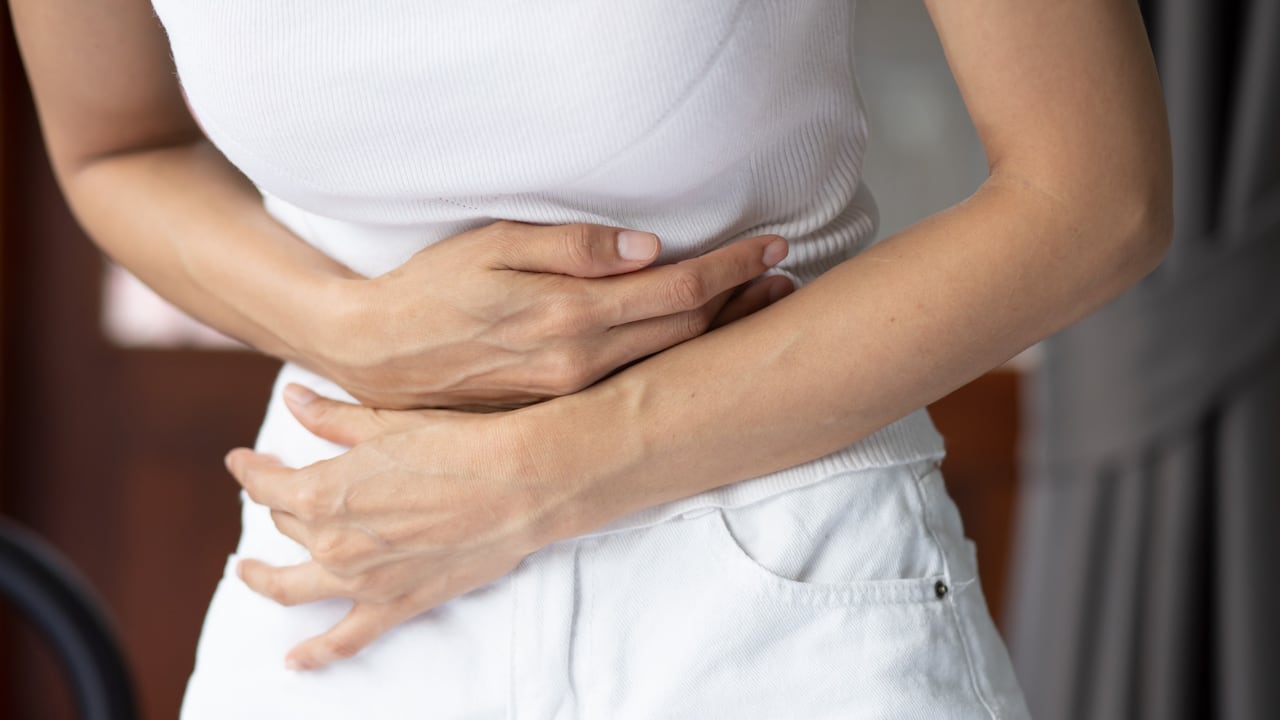 Los problemas estomacales pueden significar que se padecen múltiples padecimientos, entre ellos colesterol alto.