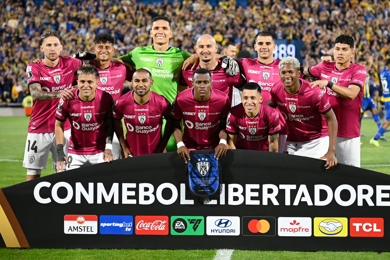 Aldair Quintana (jersey verde) fue una de las figuras de Independiente del Valle, de Ecuador, contra Rosario Central, de Argentina, en la fecha 1 de la fase de grupos de la Copa Libertadores.