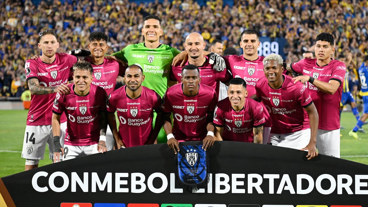Aldair Quintana (jersey verde) fue una de las figuras de Independiente del Valle, de Ecuador, contra Rosario Central, de Argentina, en la fecha 1 de la fase de grupos de la Copa Libertadores.