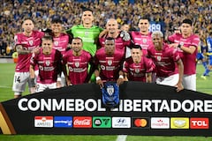 Aldair Quintana (jersey verde) fue una de las figuras de Independiente del Valle, de Ecuador, contra Rosario Central, de Argentina, en la fecha 1 de la fase de grupos de la Copa Libertadores.