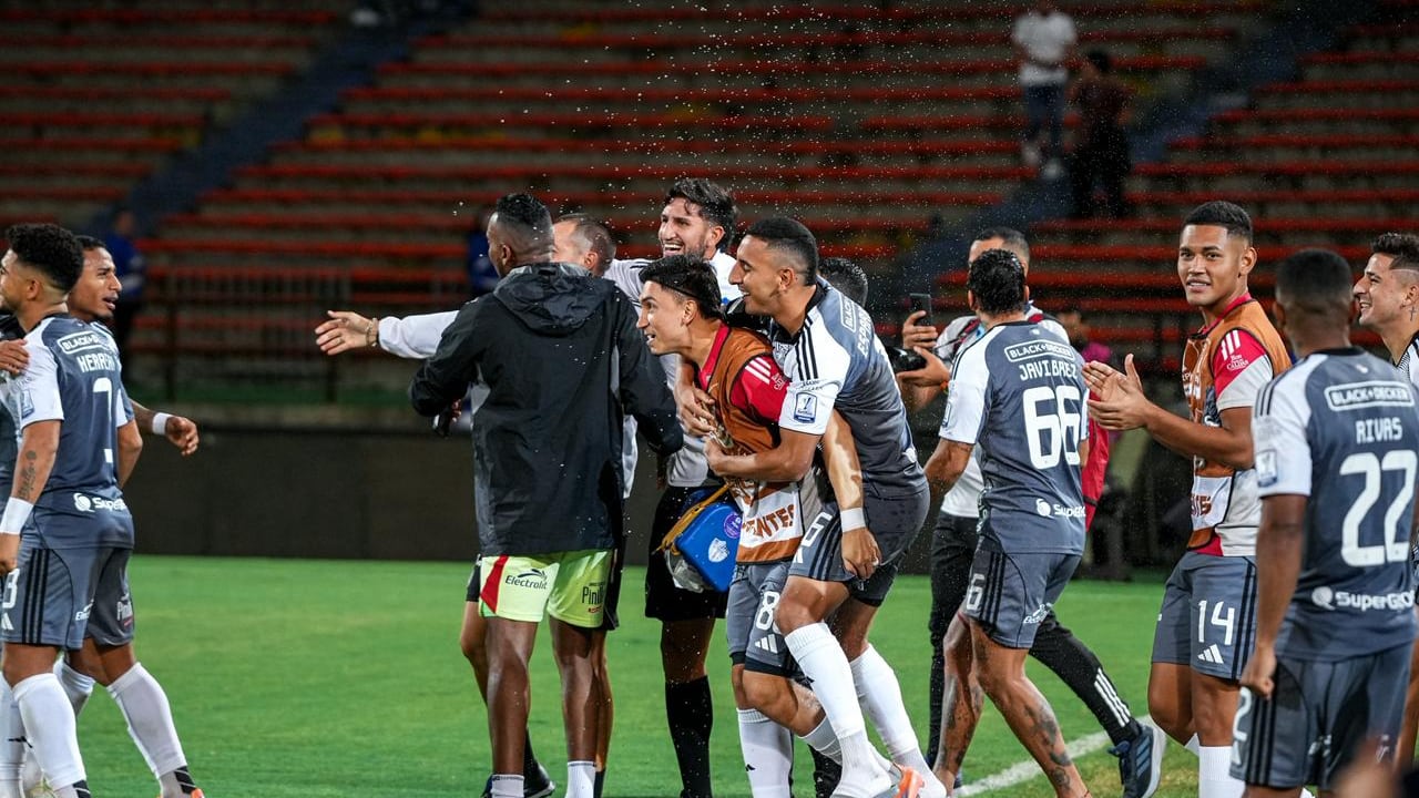 Los jugadores del Junior de Barranquilla celebran su pase a la gran final de la Liga Colombiana II-2025.