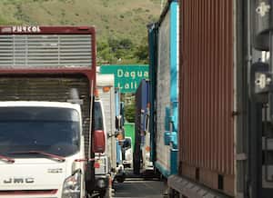 Bloqueos en la vía a Buenaventura en el sector de Loboguerrero