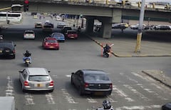 Esta es la multa en la que el ciudadano afirma que se observa a los guardas de tránsito autorizando el paso debido a la falta de funcionamiento del semáforo.