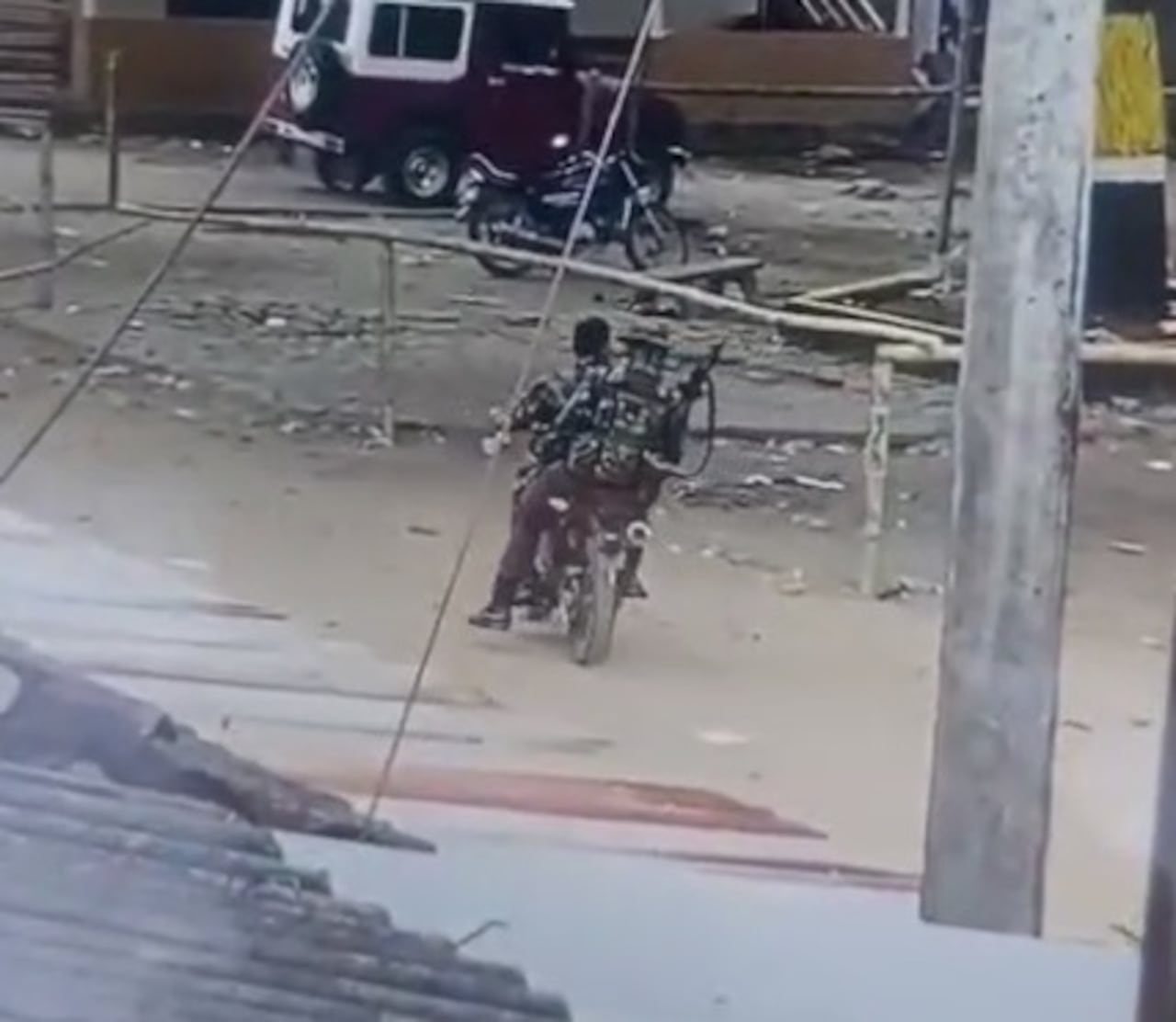 Los integrantes de estos dos grupos armados al margen de la ley se enfrentaron abiertamente en pleno casco urbano del corregimiento de La Carbonera, zona rural de Bolívar, Cauca.